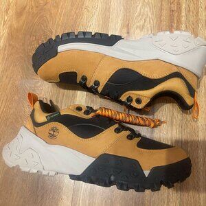 TIMBERLAND MEN'S MOTION SCRAMBLE LOW LC WATERPROOF HK WHEAT NUBUCK A6A14